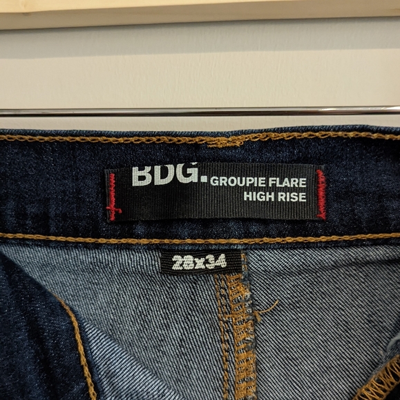 💚 2/15 BDG cut off shorts - Picture 3 of 4